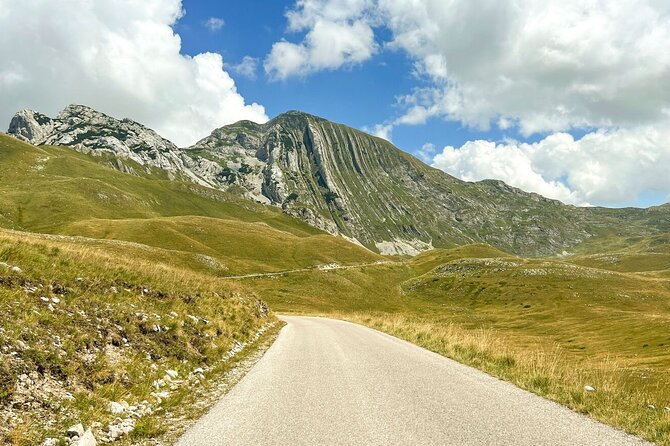 1-Day Montenegro Hiking Tour to Durmitor National Park - Starting the Durmitor hike near Dobri do and Bosaca
