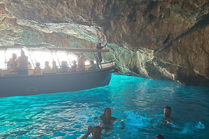 2025 Private Boat To Blue Cave 3 hours ADVENTURE - Is the private format really private?