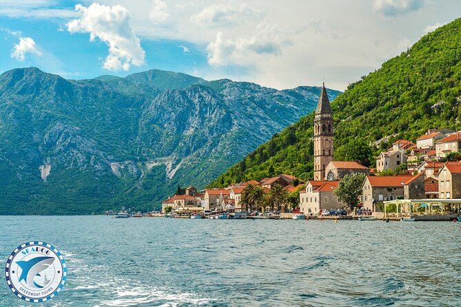 Blue cave, Mamula island, Submarine tunnels and Our lady of the Rocks (3h) - Entering the Blue Cave near Luštica
