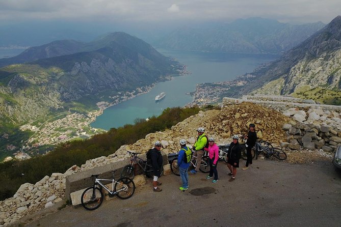 Epic 25 Turns Downhill Bike Descent w/ Panoramic Cable Car Ascent - The downhill route is easy on your legs, not always on your nerves