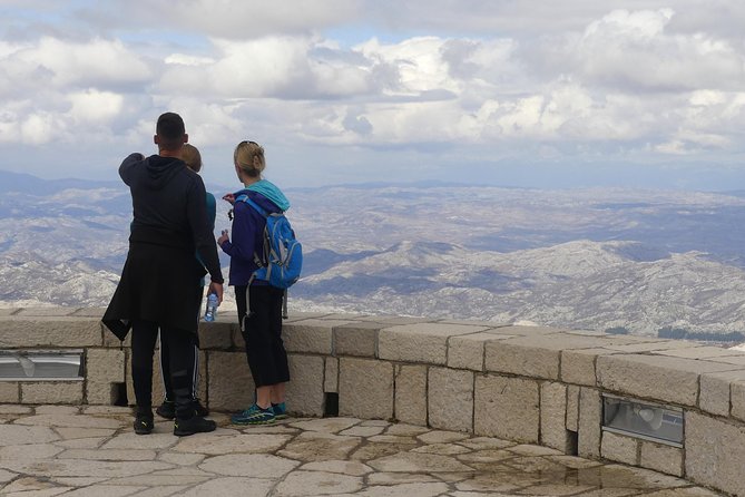 Express Cable Car ascent & 25Turns Epic Bike Descent. - The cafe stop and what to bring