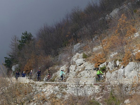 Express Cable Car ascent & 25Turns Epic Bike Descent. - What the $143.29 price really covers