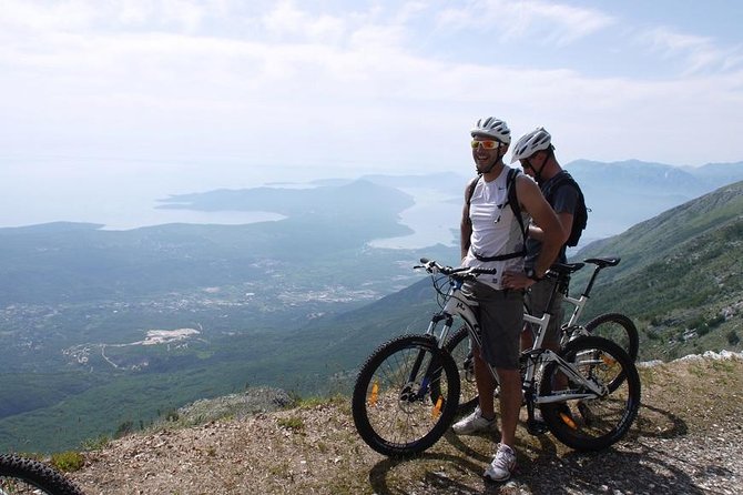 Express Cable Car ascent & 25Turns Epic Bike Descent. - The 11-minute cable-car ascent