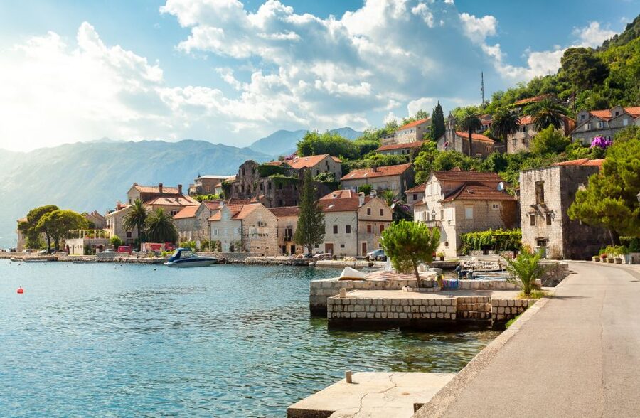 From Dubrovnik: Private Full-Day Tour to Montenegro - Crossing from Dubrovnik into Montenegro
