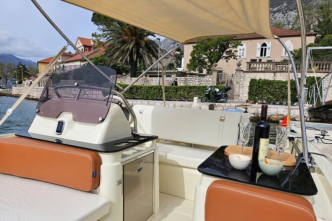 Private Lux 3.5h Speedboat Our Lady of the Rock and Blue Cave - What the private format means for you