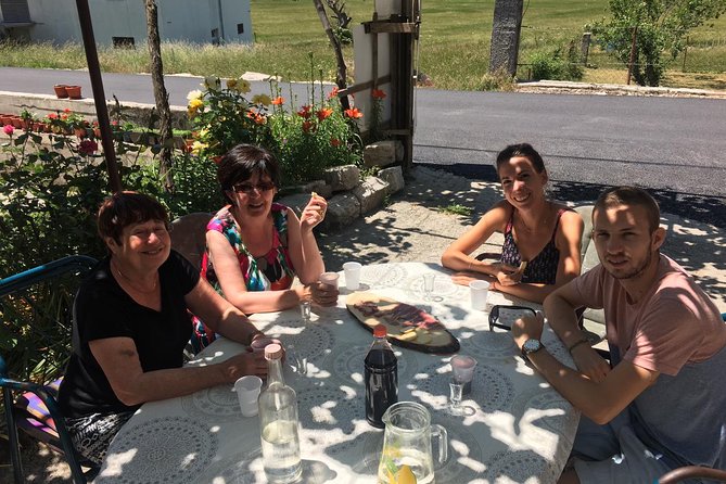 Private tour: Homemade food and wine tasting at my family home - Why the private format is useful