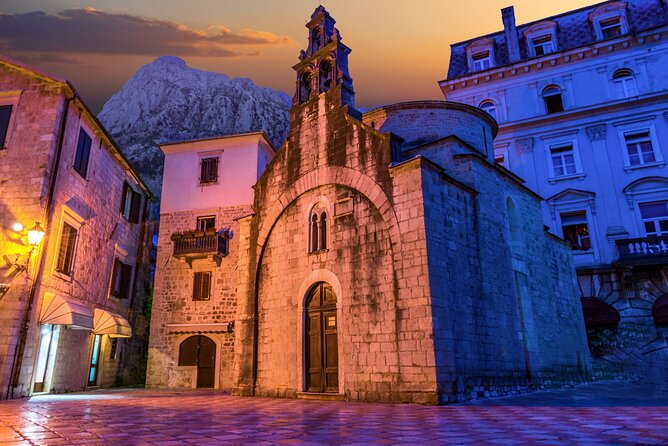 Private Walking tour with Wine and Food - The guides shape the experience