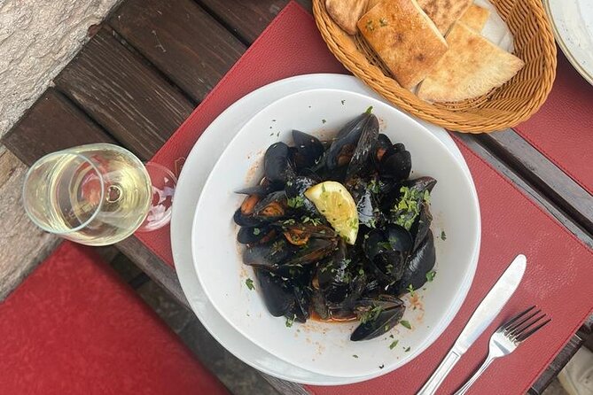 Private Walking tour with Wine and Food - How the private format affects value